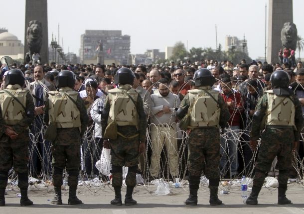 [Imagen: militares-en-protestas-en-egipto.jpg]